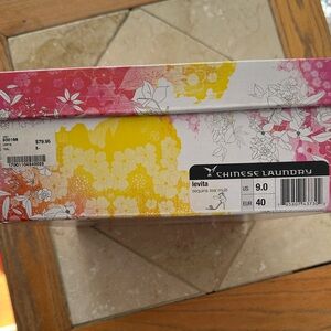 Chinese Laundry Pink and Yellow Floral Box